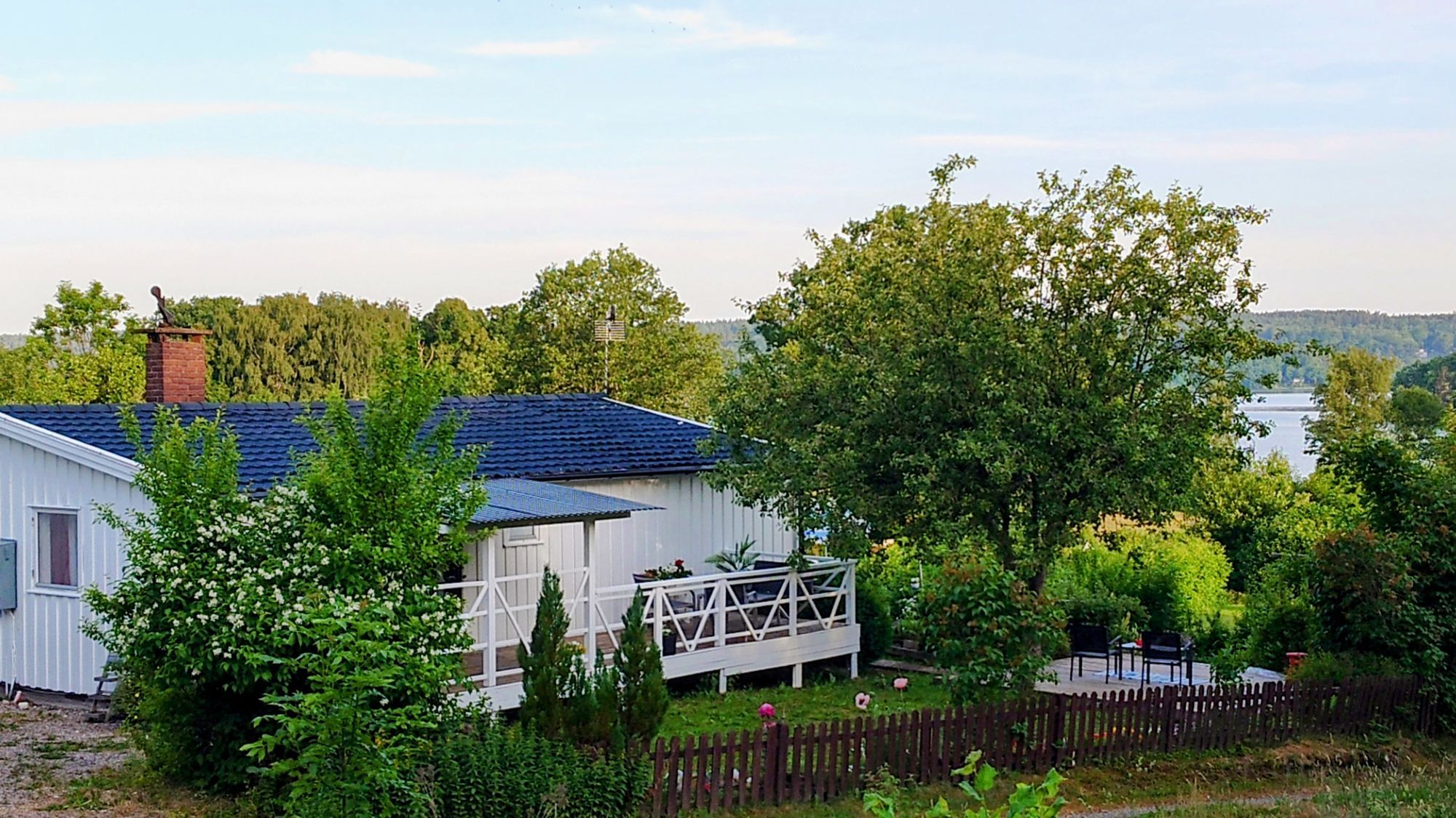 Charmig villa med sjöutsikt över Anten – Gräfsnäs – bild 8 av 16