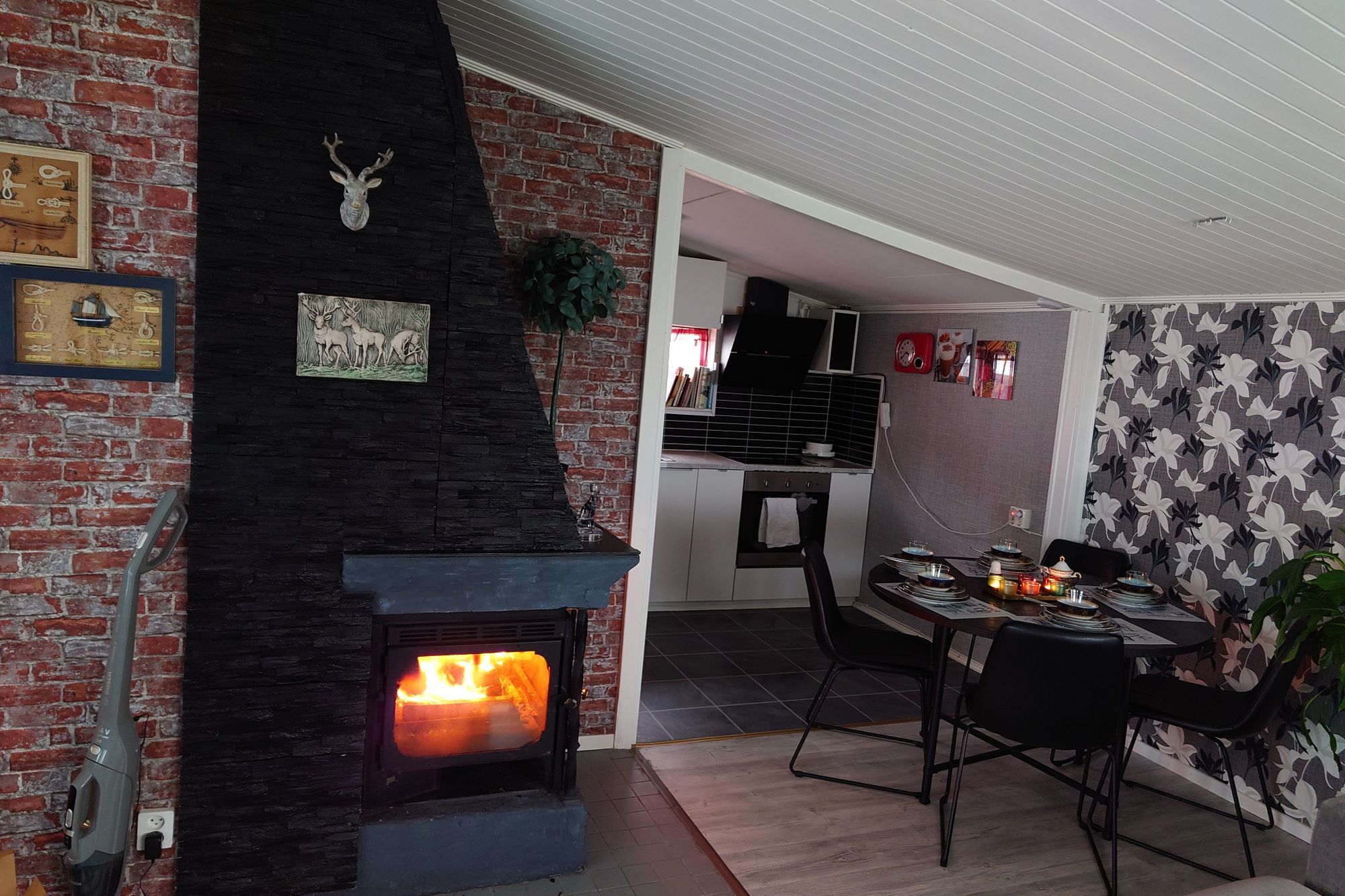 Charmig villa med sjöutsikt över Anten – Gräfsnäs – bild 3 av 16