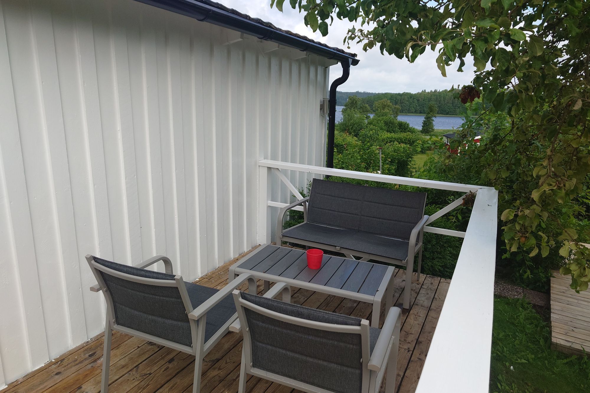 Charmig villa med sjöutsikt över Anten – Gräfsnäs – bild 10 av 16