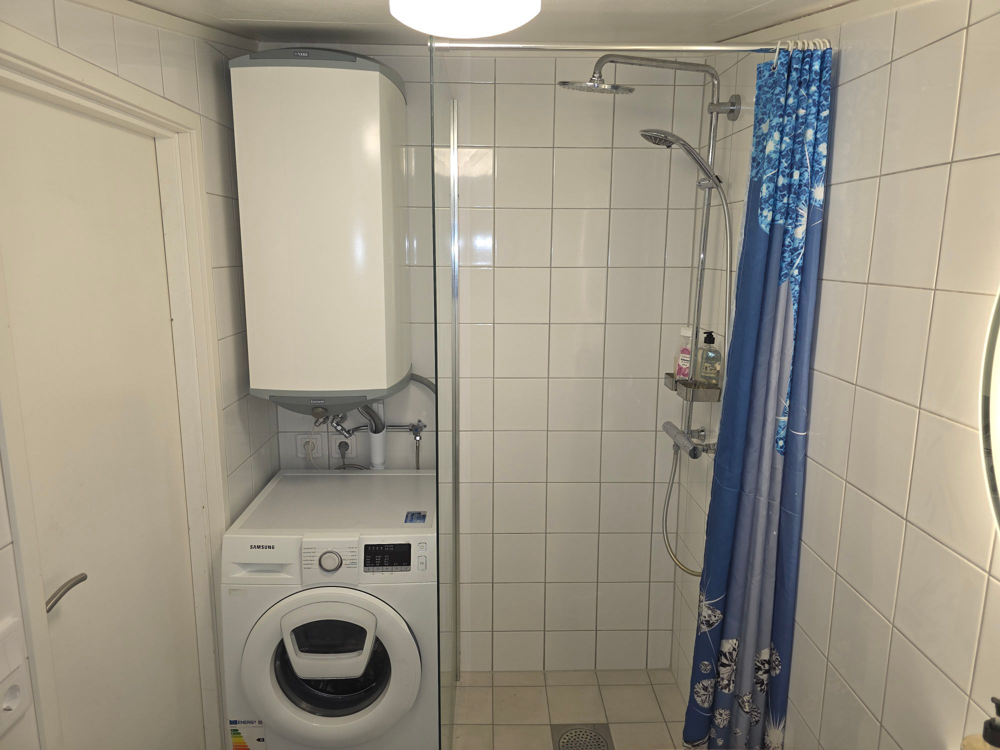 Charmig villa med sjöutsikt över Anten – Gräfsnäs – bild 14 av 16