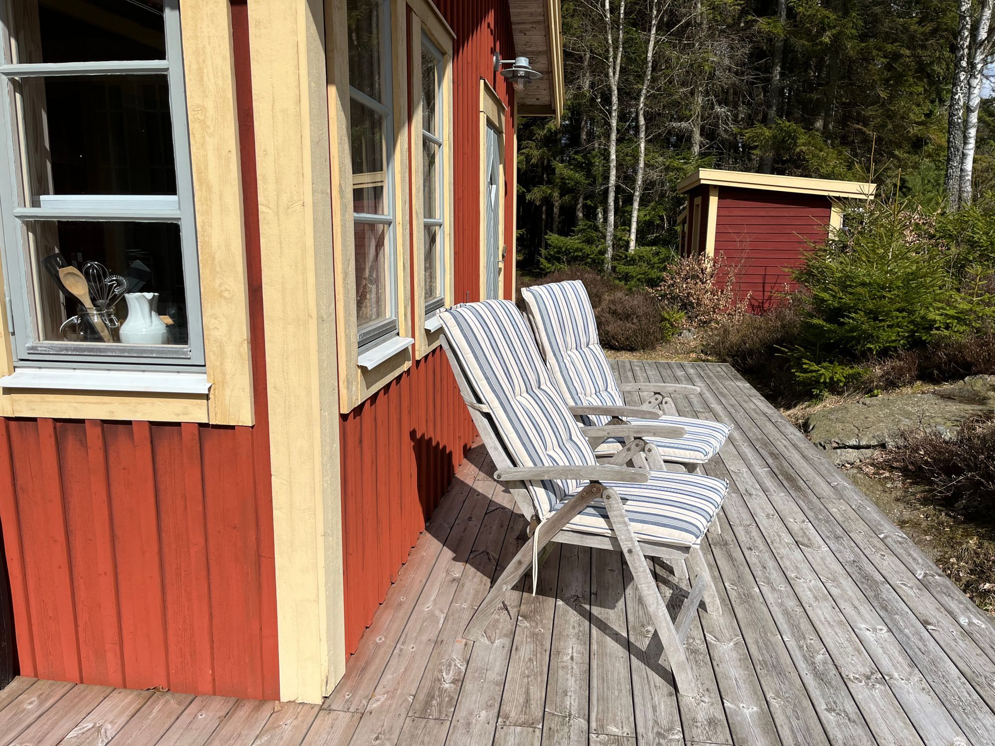 Stuga, Orust, Bohuslän, lugnt läge, skog, havsnära – bild 3 av 23
