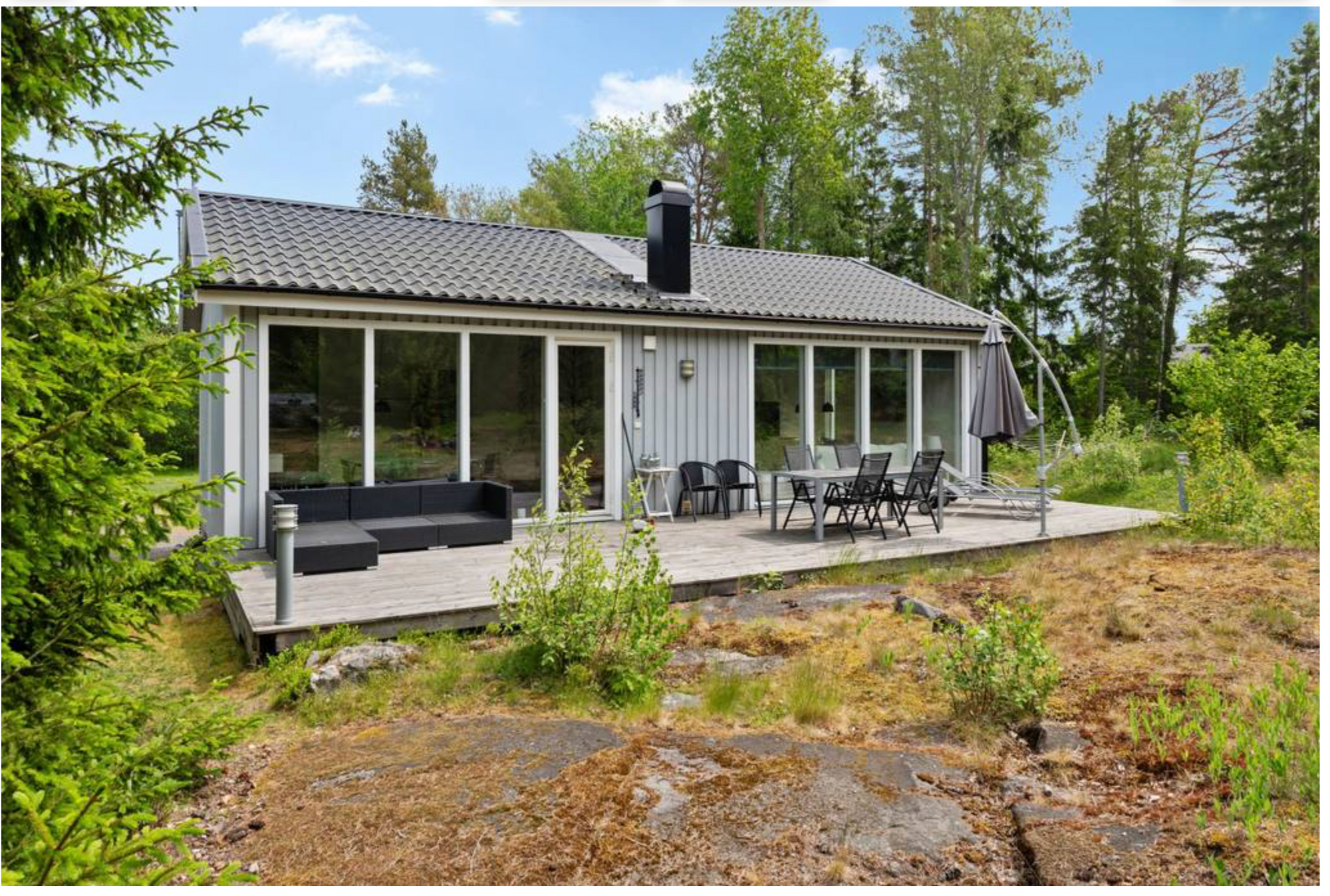 Familjevänligt hus nära strand i Roslagen – bild 2 av 15
