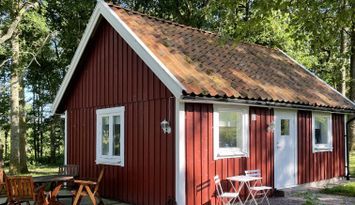 Stuga i lantlig miljö nära skog o hav