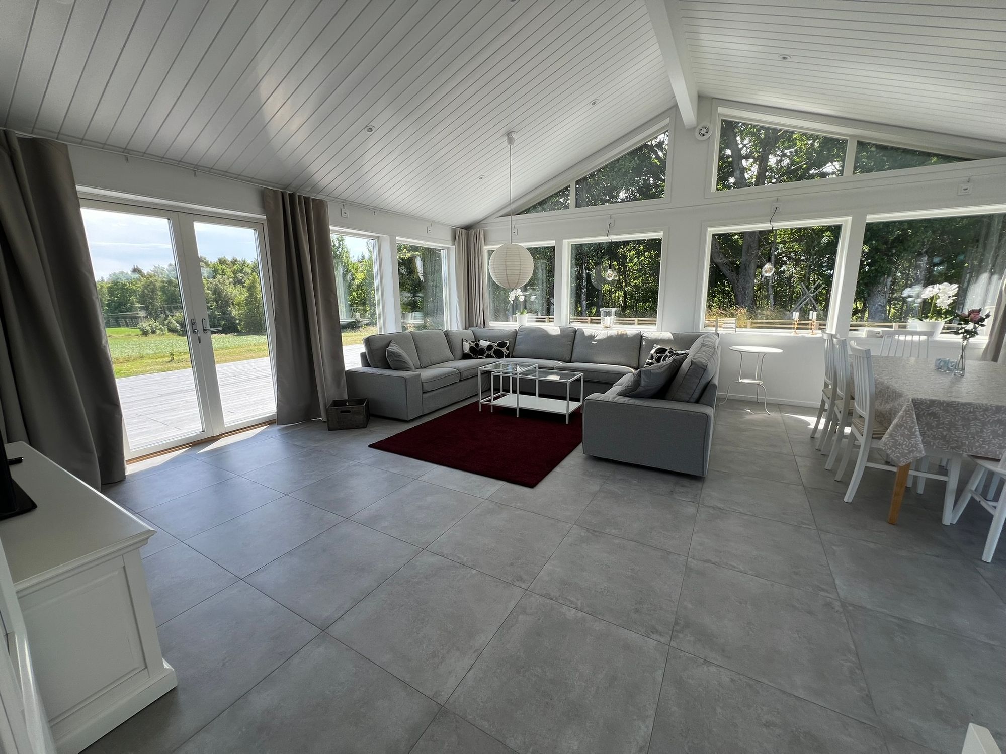 Hus på landet med stora utrymmen och fritt läge – bild 12 av 24
