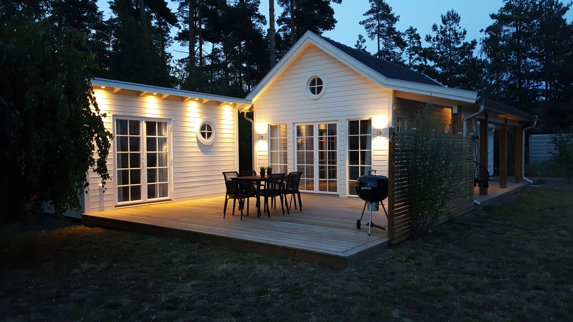 Toppenfräsch stuga nära havet – bild 9 av 12