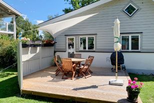 House 'Toftaflygeln' with garden shed in Tofta