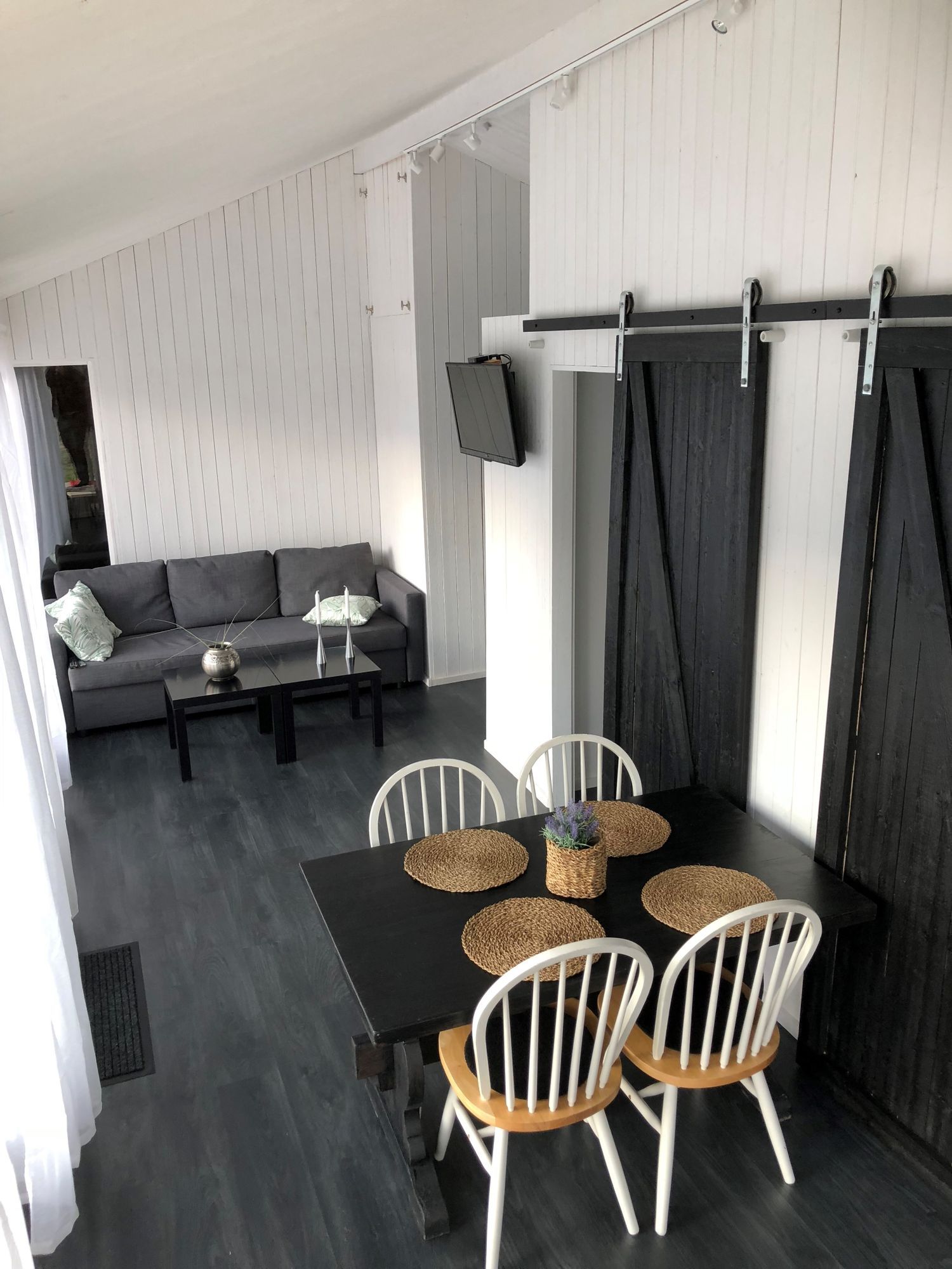 Stuga vid havet – bild 3 av 13