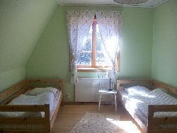 Kustnära, lantlig idyll 10 mil norr om Stockholm – bild 2 av 7