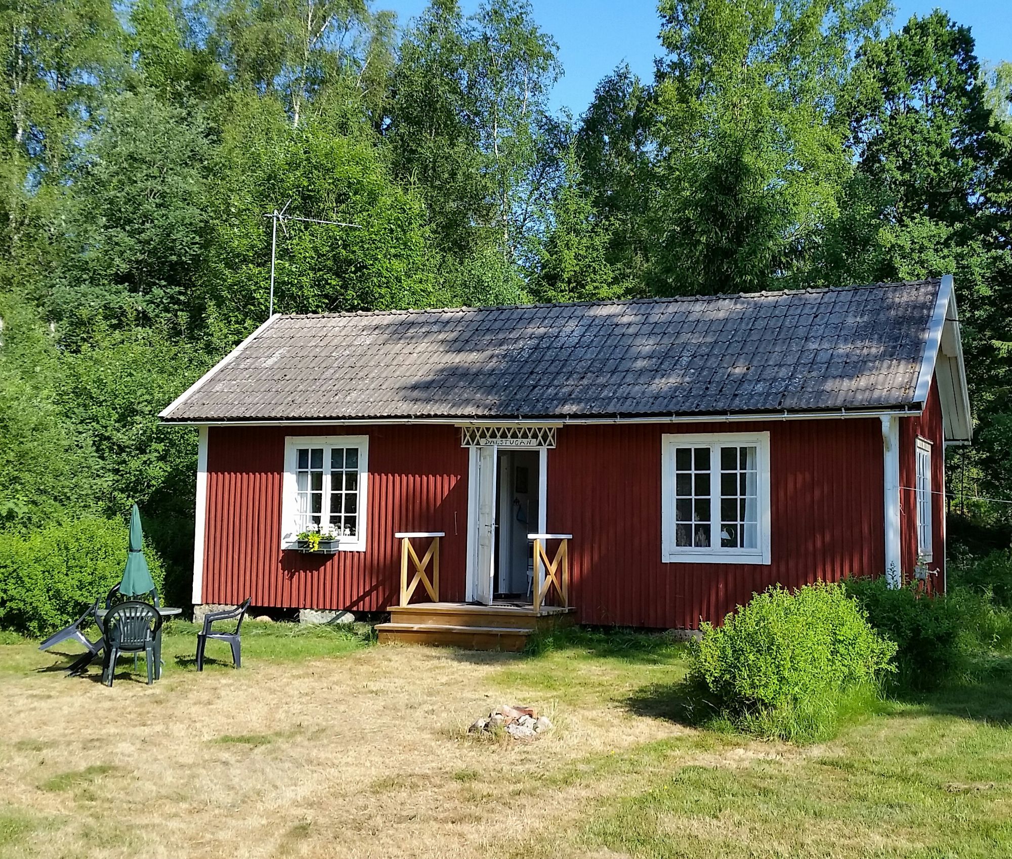 Stuga Smålands skogar nära sjöar och fiske