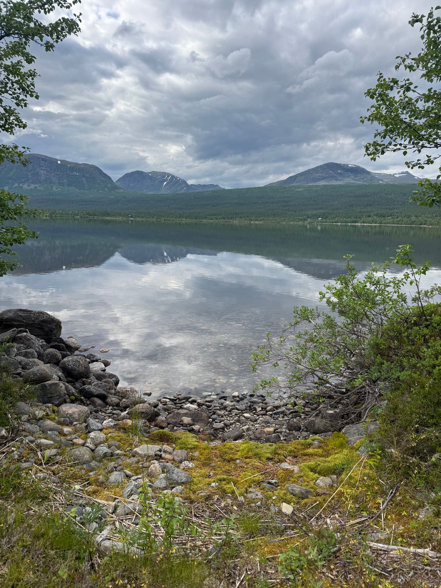 Stuga med fjäll- och sjöutsikt, bastu, och kamin – bild 20 av 24