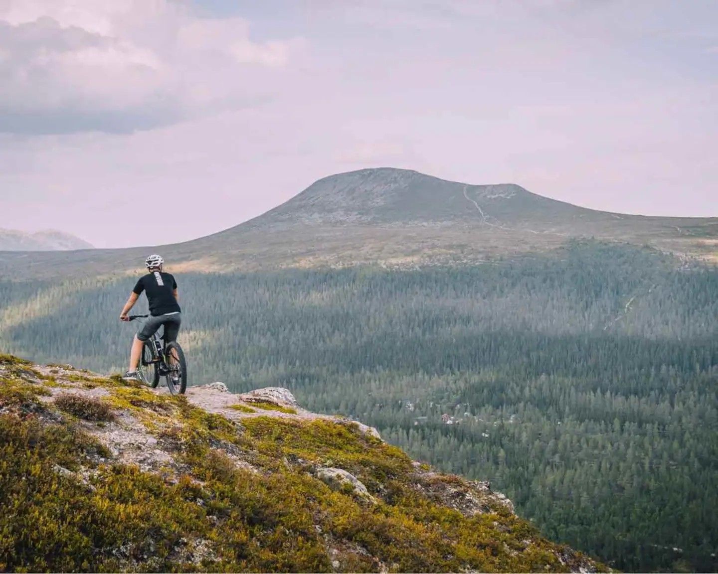 Bergstuga med topp modern svensk fjällstil! – bild 24 av 24