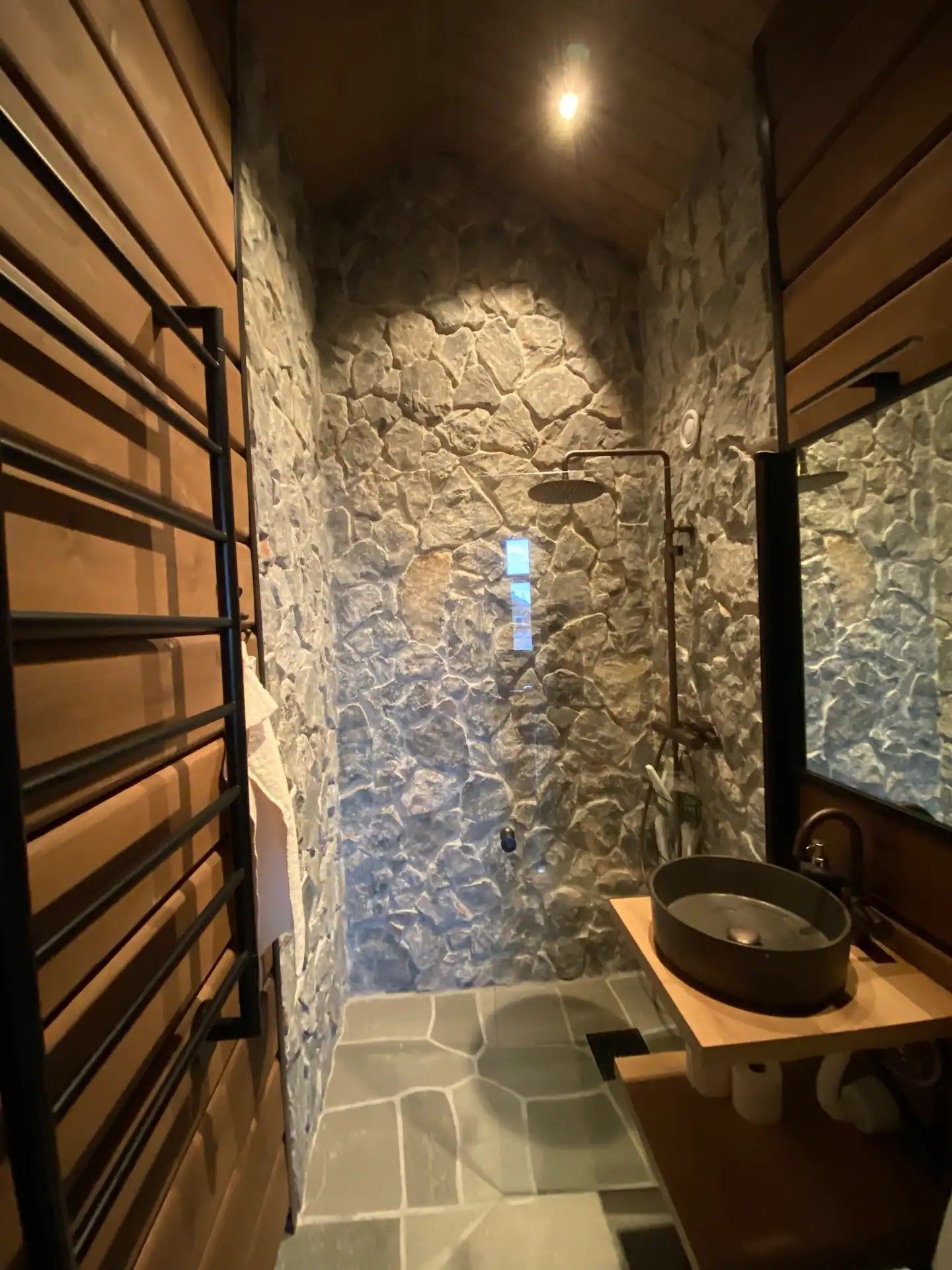 Bergstuga med topp modern svensk fjällstil! – bild 23 av 24