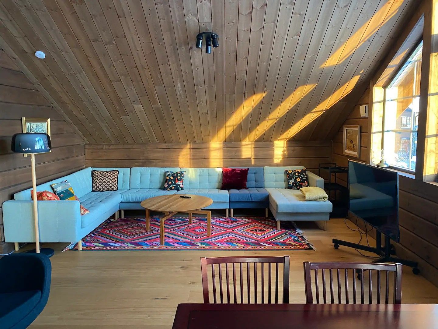 Bergstuga med topp modern svensk fjällstil! – bild 18 av 24