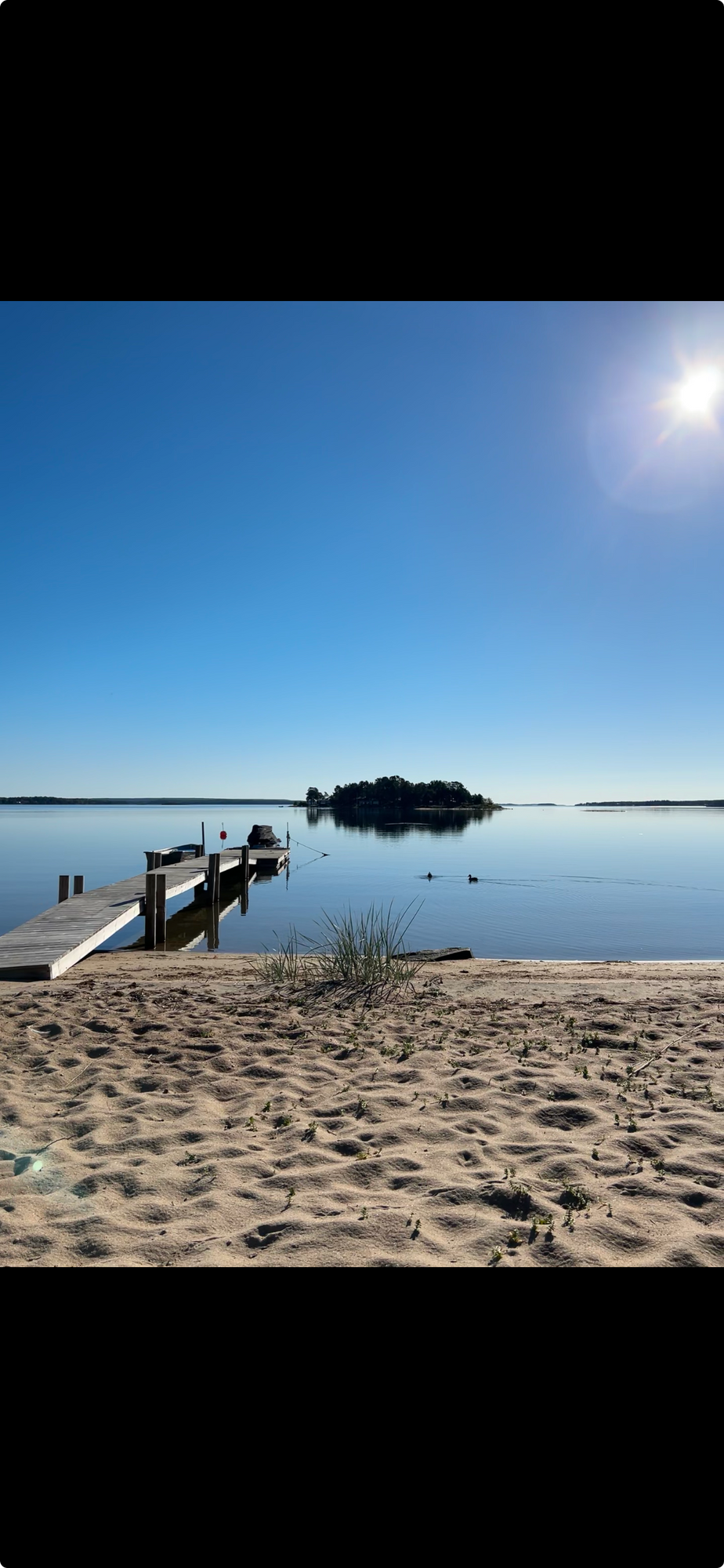 Fridfullt boende med strandtomt