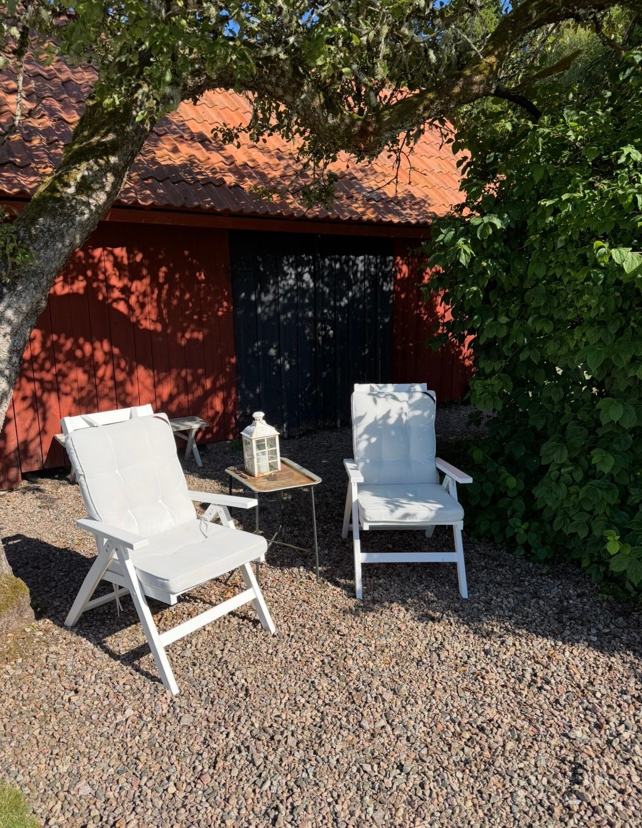 Privat sekelskiftespärla med pool och tennisbana – bild 11 av 24
