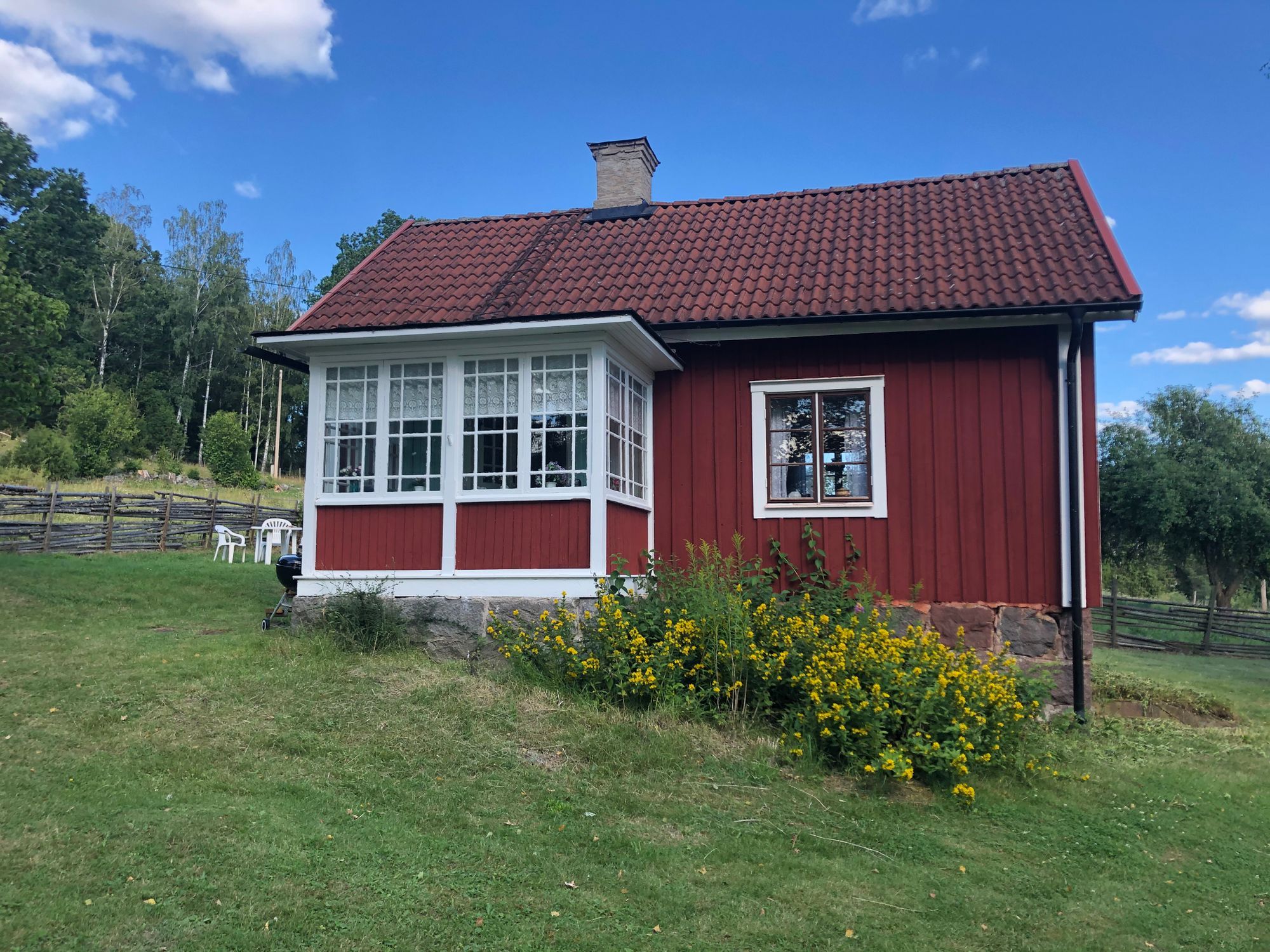 Lantligt belägen stuga