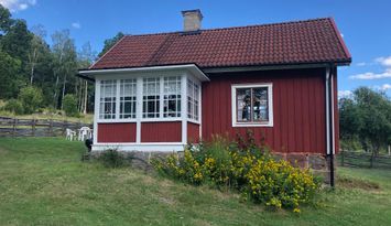 Lantligt belägen stuga