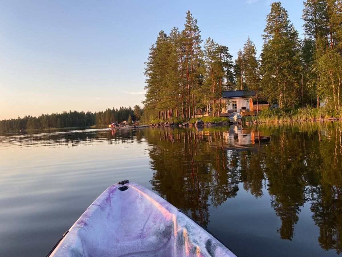 Cozy forest cabin by the lake – bild 24 av 24