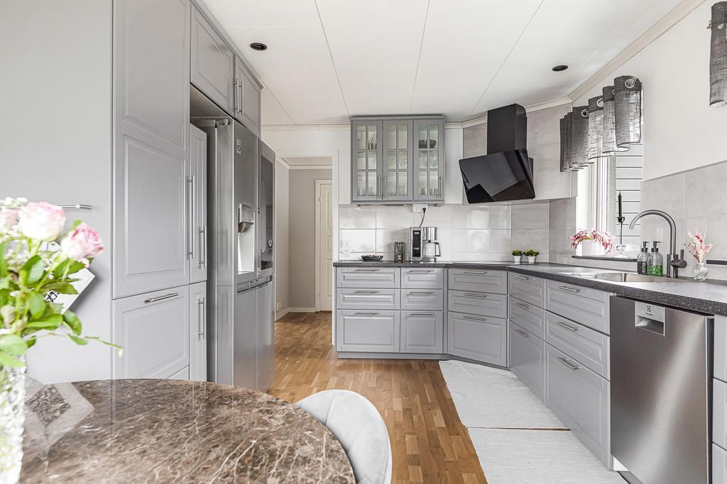 Modern stor & ljus villa - nära centrum – bild 9 av 23