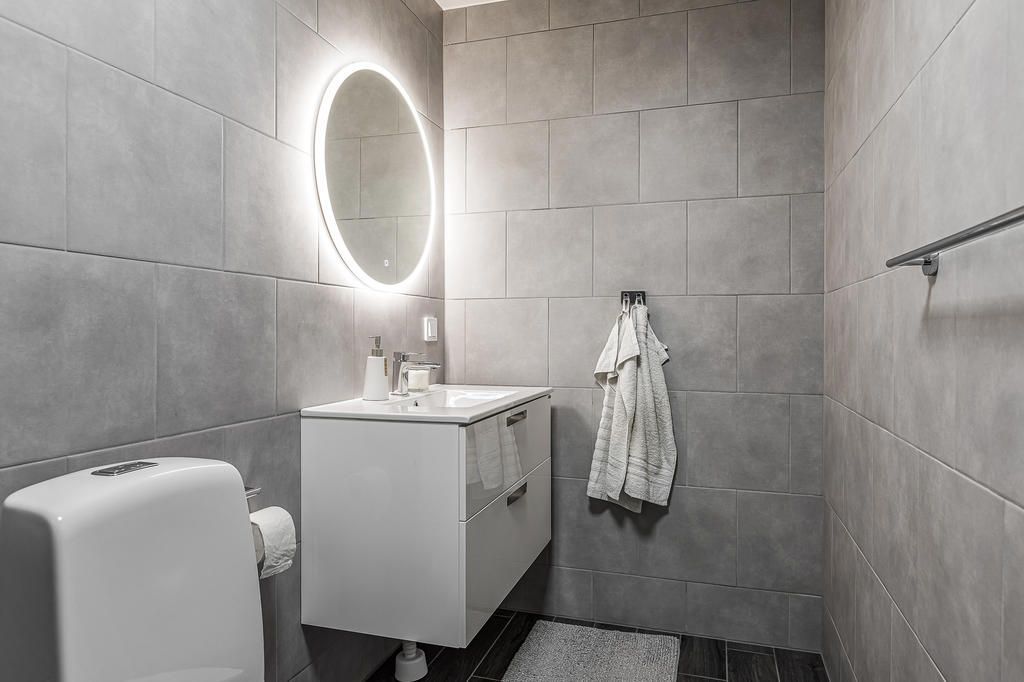 Modern stor & ljus villa - nära centrum – bild 10 av 23