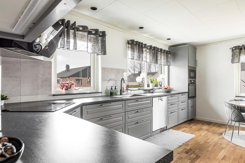 Modern stor & ljus villa - nära centrum – bild 11 av 23
