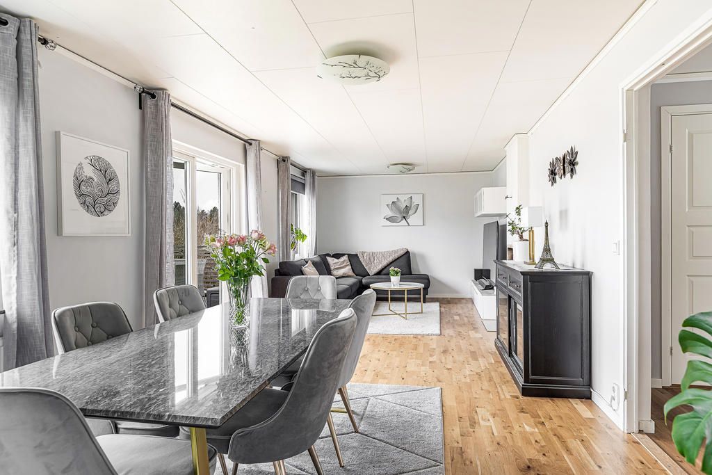 Modern stor & ljus villa - nära centrum – bild 2 av 23