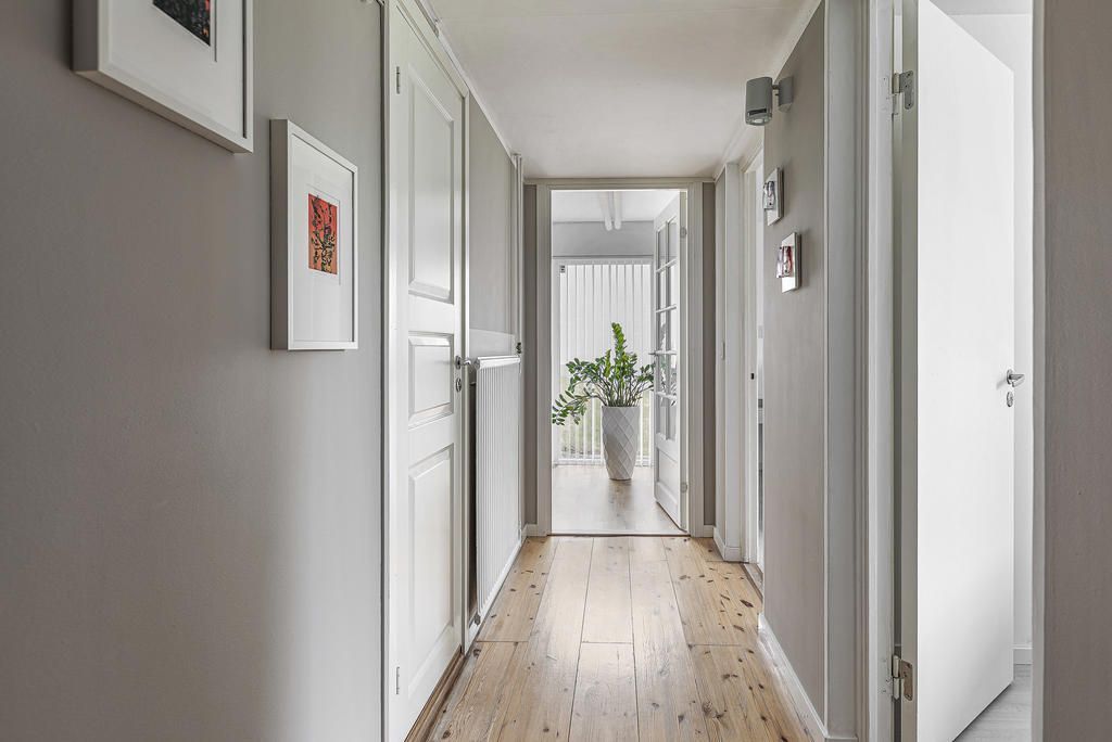 Modern stor & ljus villa - nära centrum – bild 8 av 23