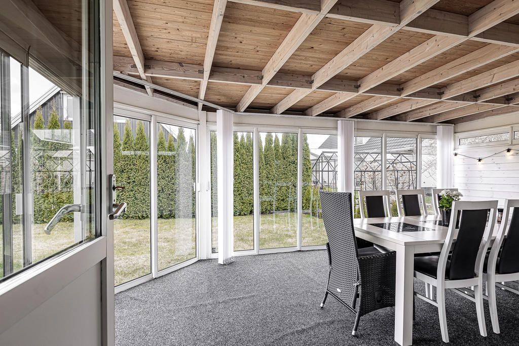 Modern stor & ljus villa - nära centrum – bild 17 av 23