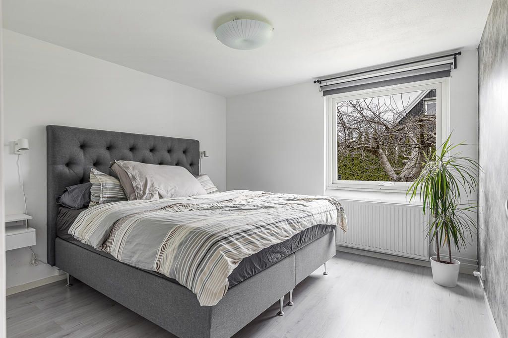 Modern stor & ljus villa - nära centrum – bild 14 av 23
