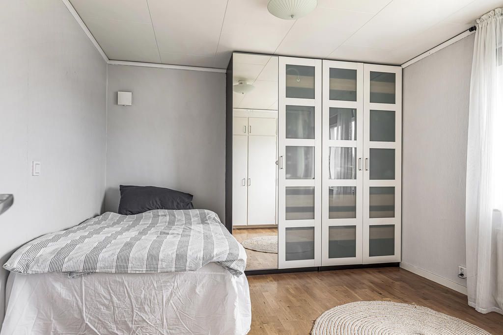 Modern stor & ljus villa - nära centrum – bild 18 av 23