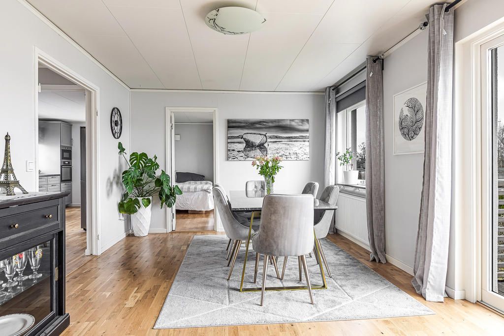 Modern stor & ljus villa - nära centrum – bild 19 av 23