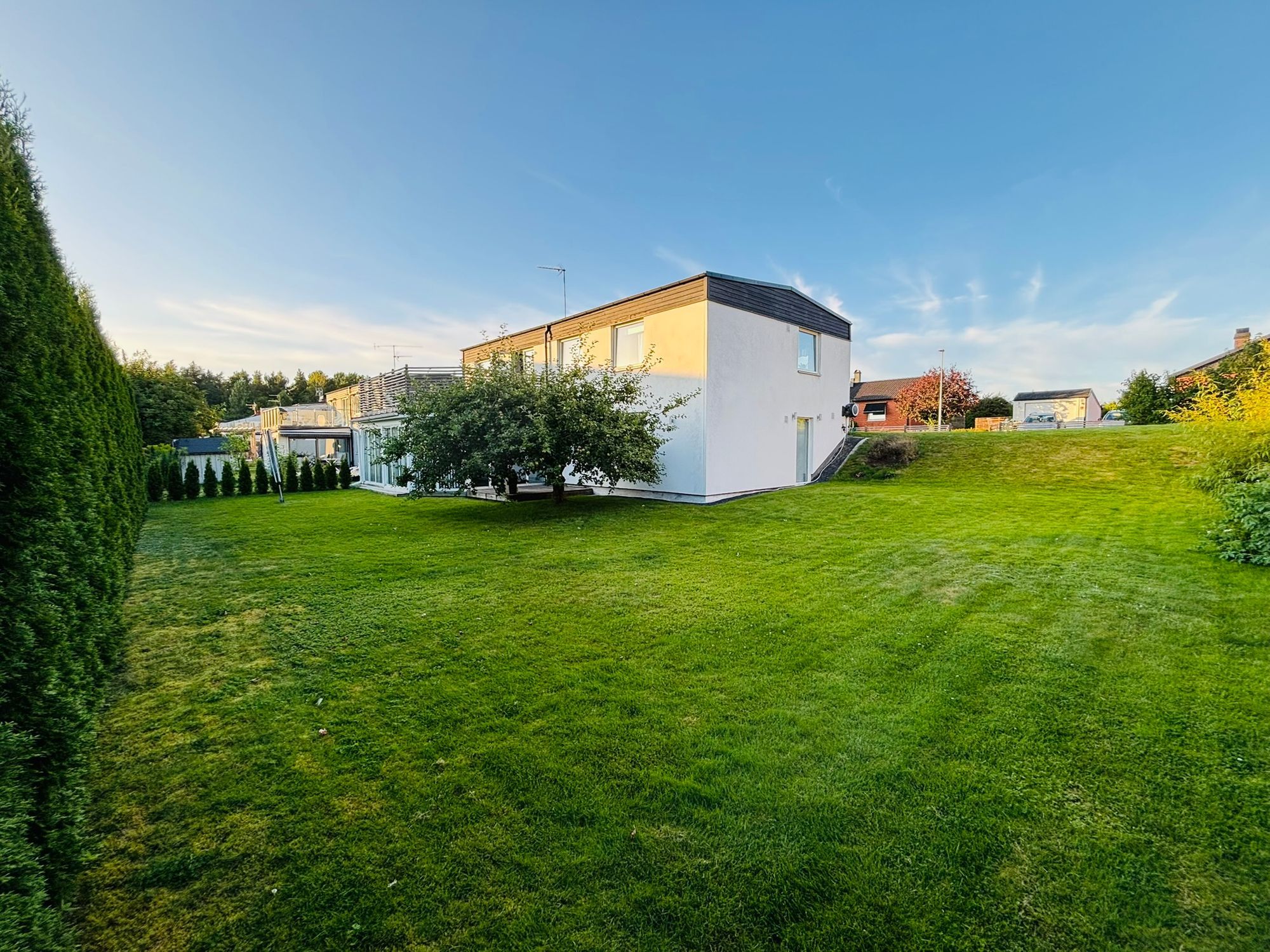 Modern stor & ljus villa - nära centrum – bild 23 av 23