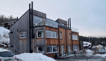 Lägenhet med fin utsikt och ski & out