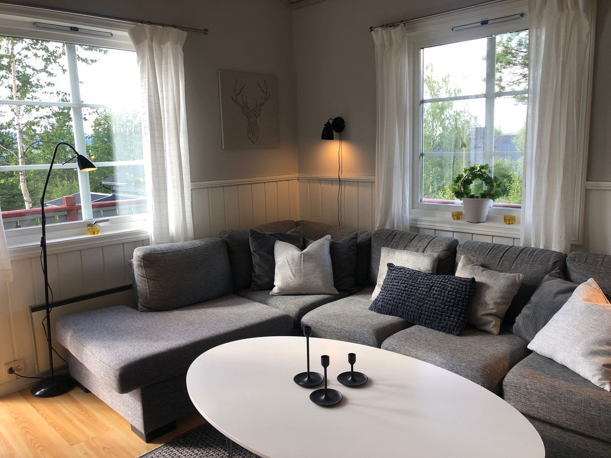 Kläppen. Fin 9 bädds stuga m utomhus jacuzzi. – bild 4 av 11