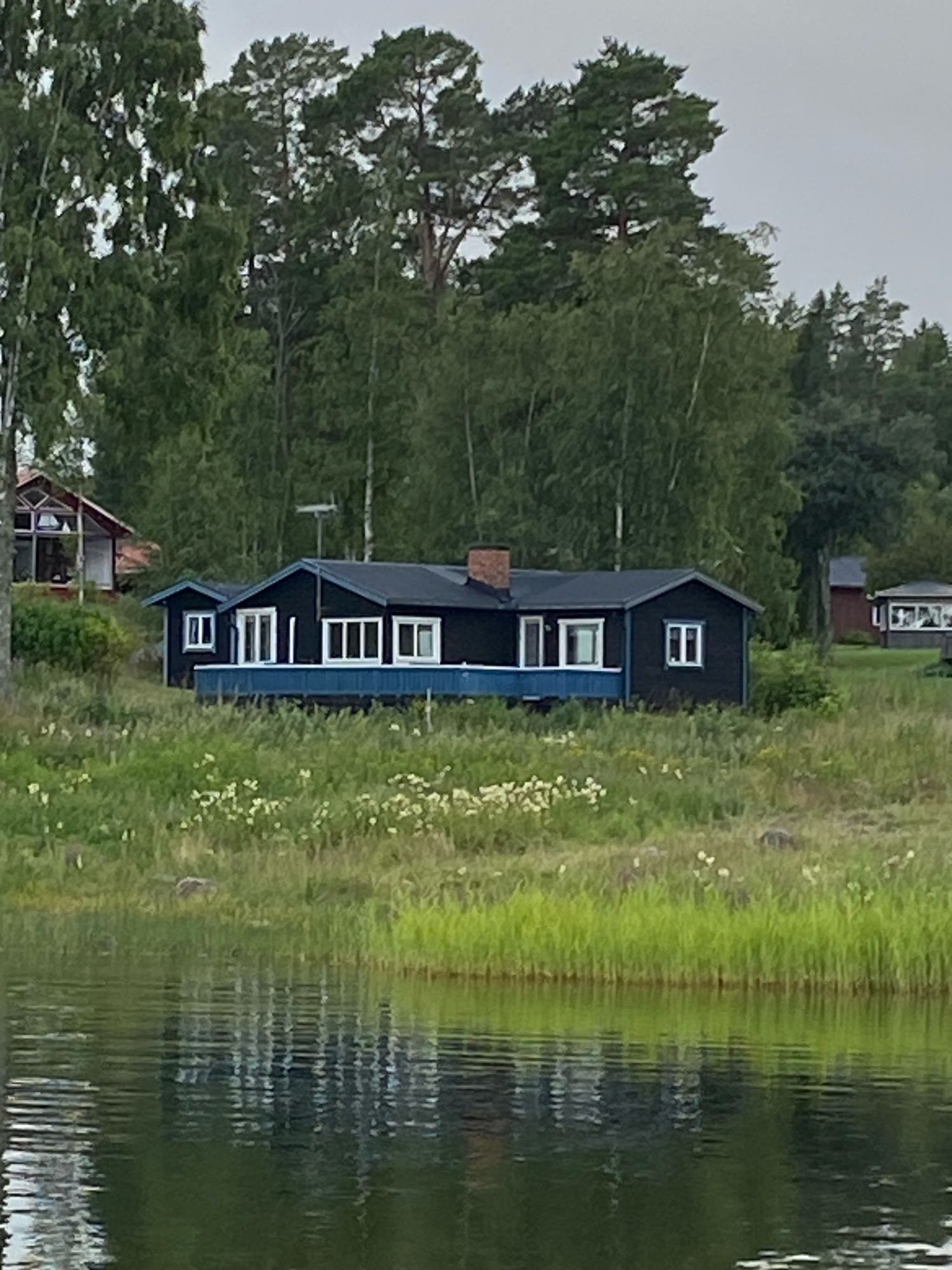 Stuga med fantastiskt läge vid havet i Stocka