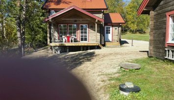 Mysig nybyggd stuga vid sjö Funäsdalen Messlingen