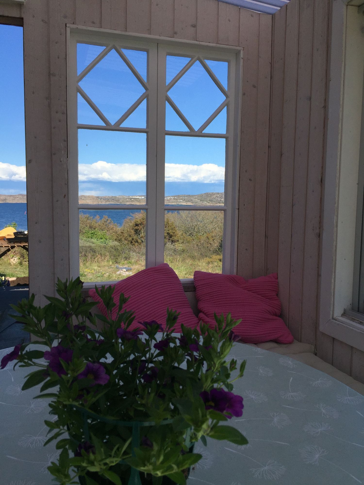 Havsnära stuga med charm Ramsvik, Hunnebostrand – bild 8 av 9