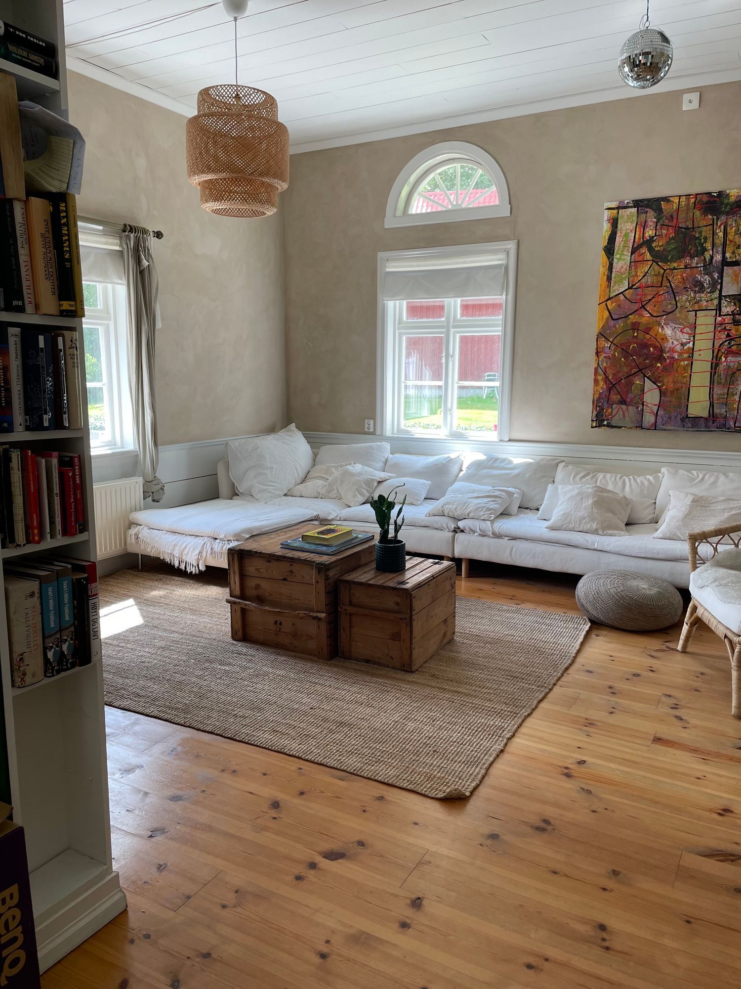 Lantlig pärla med bastu, spabad och naturnära läge – bild 11 av 24