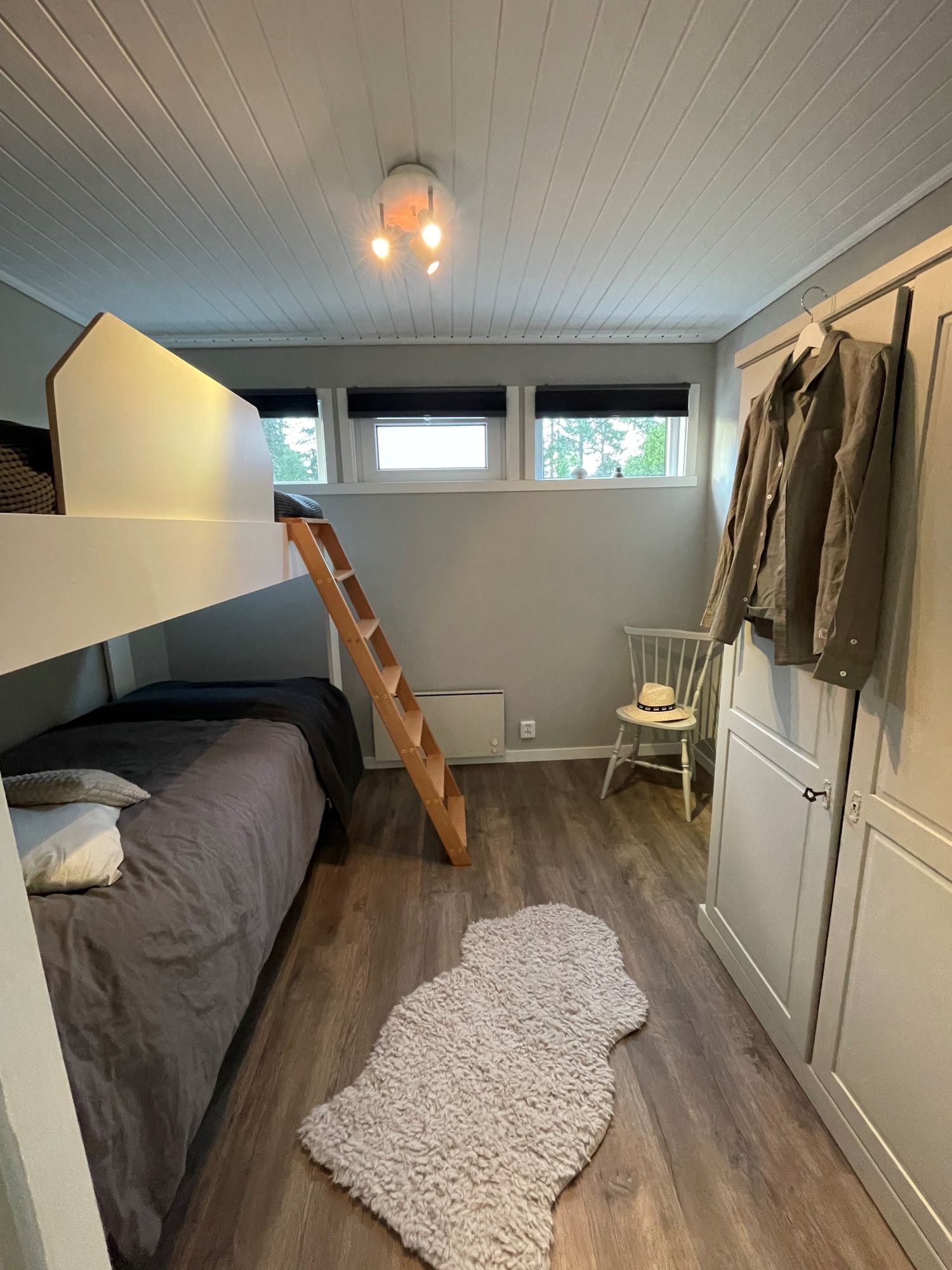 Mysig stuga med sjöutsikt och egen brygga. – bild 7 av 19