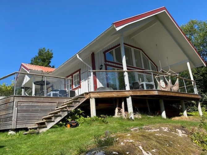Hus vid Värmelns strand i Värmskog-Värmland – bild 21 av 24