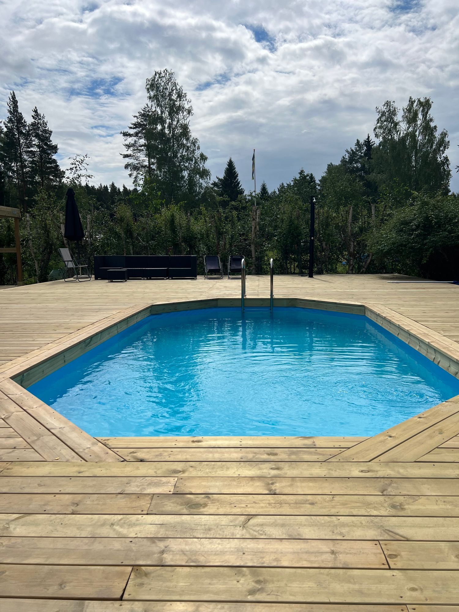 Trevlig stuga nära sjö med egen pool – bild 23 av 24