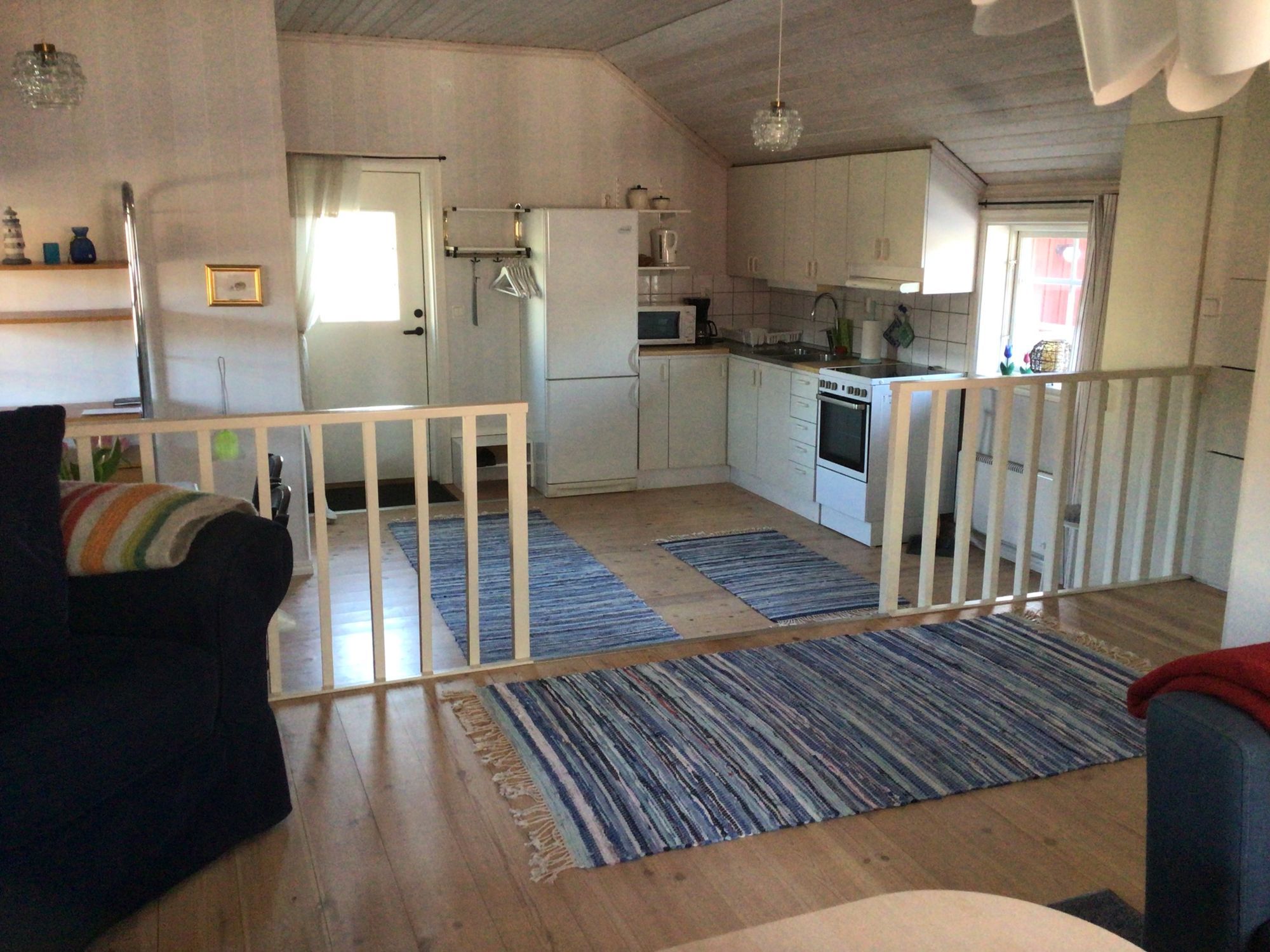 Gårdsstuga nära badsjö. – bild 4 av 12