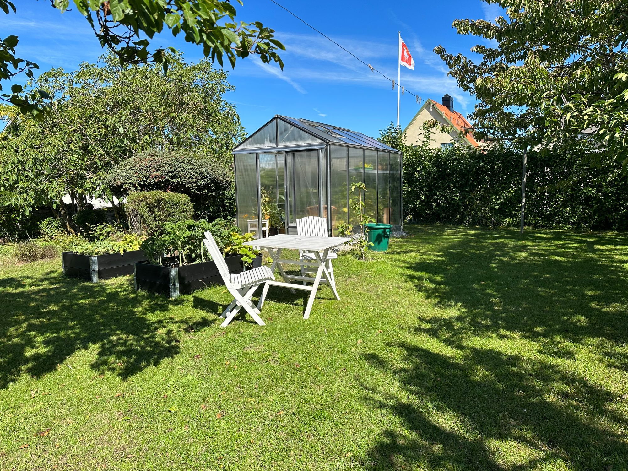 Hus med härlig trädgård mitt i Visby – bild 11 av 12