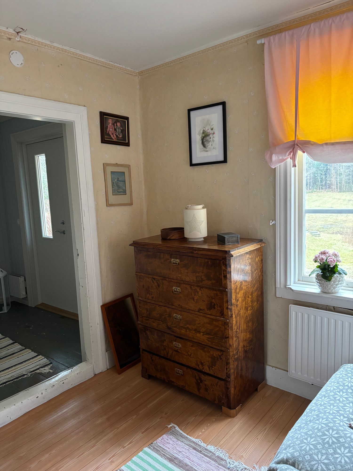 Ostörd idyll på gammal mindre gård – bild 9 av 19