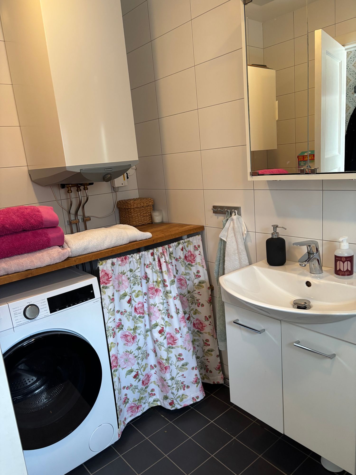 Ostörd idyll på gammal mindre gård – bild 12 av 19