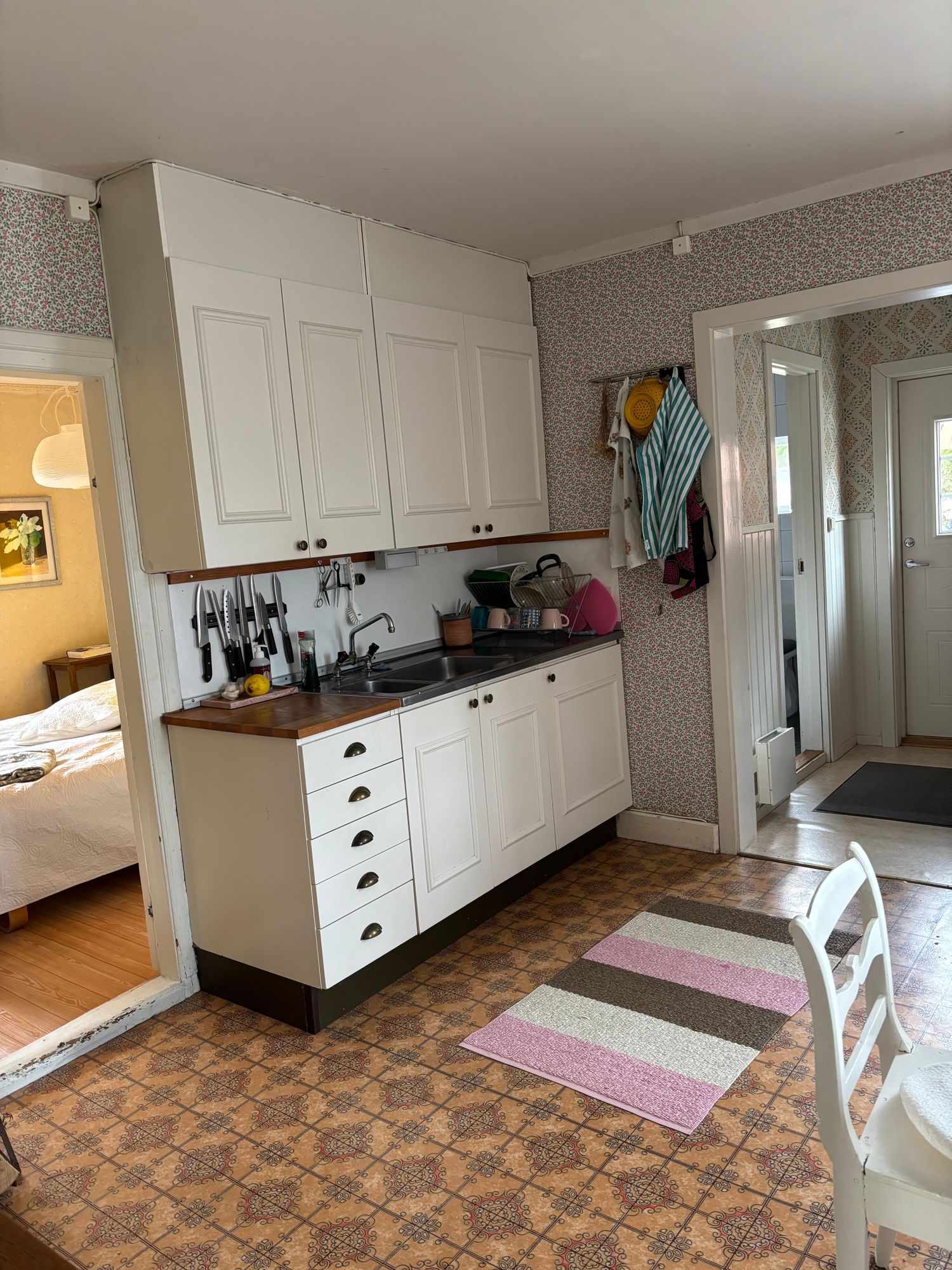 Ostörd idyll på gammal mindre gård – bild 18 av 19