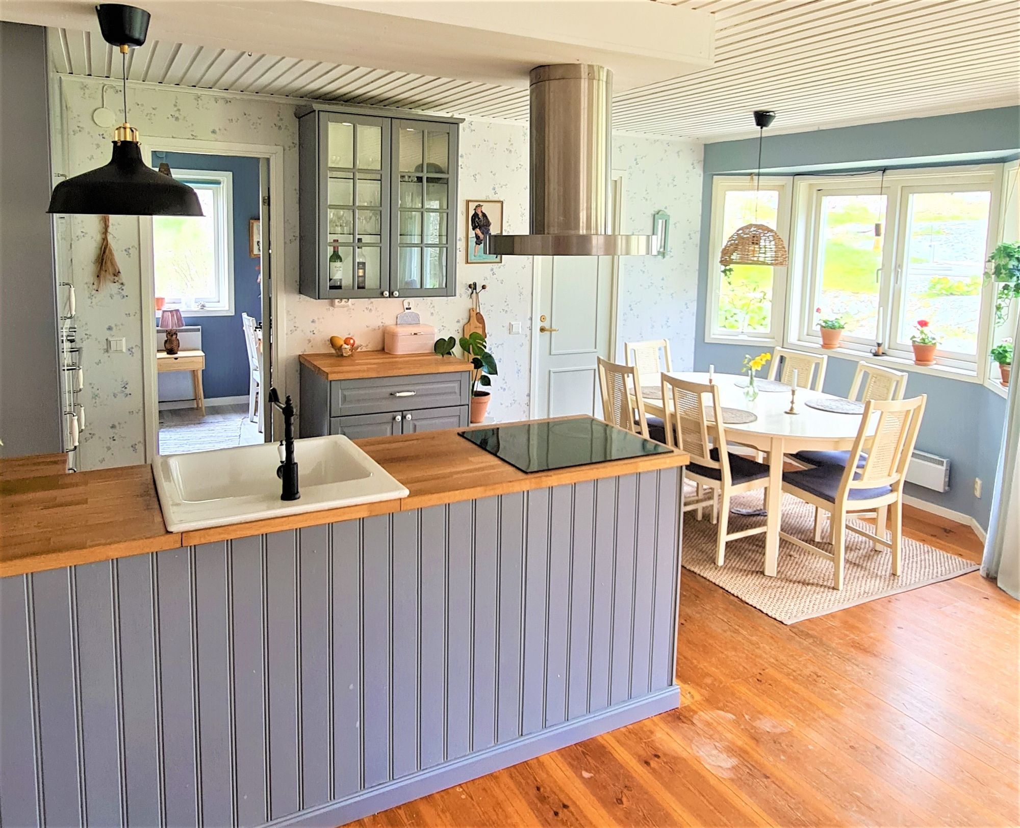 Modernt fritidshus med egen brygga vid havet – bild 3 av 21