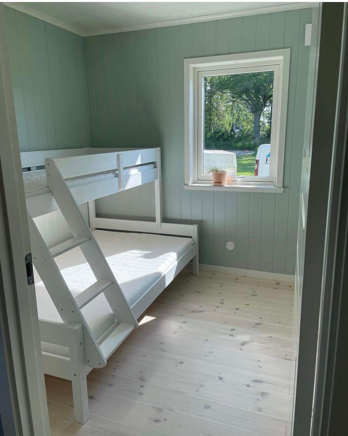 Nybyggd mysig stuga – bild 4 av 23
