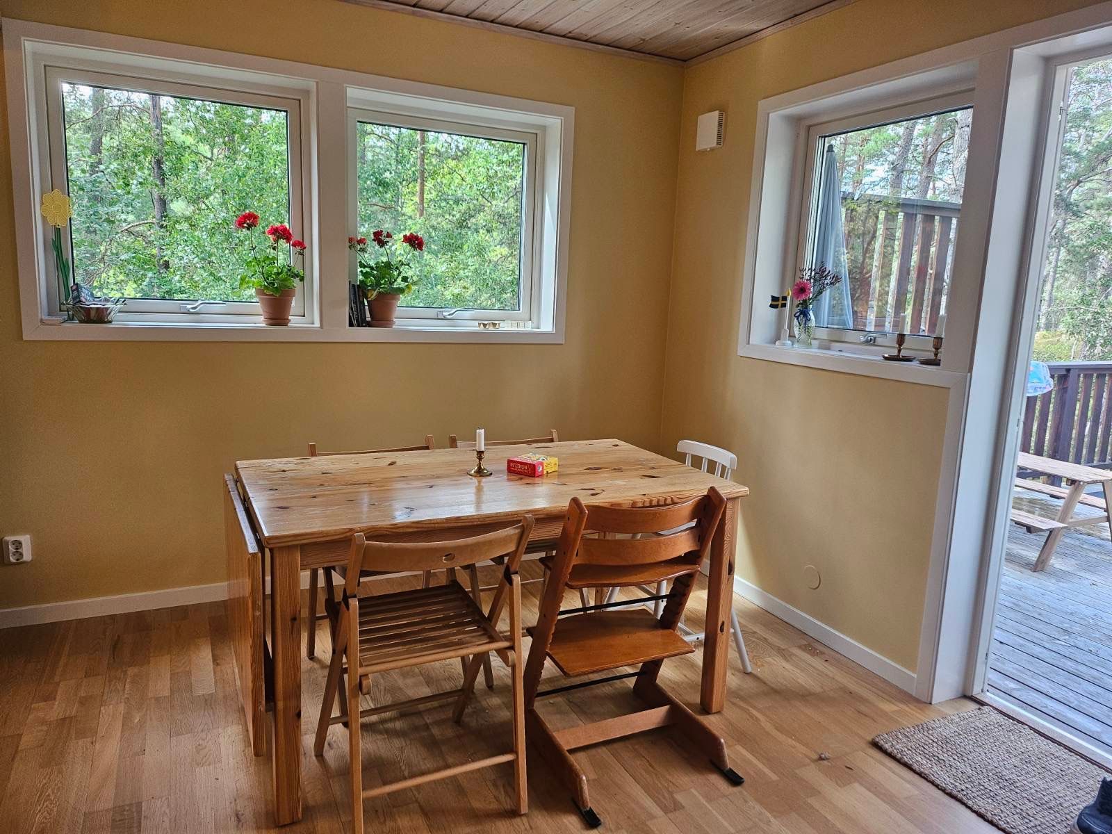 Sommarstuga vid sjön på Vindö – bild 3 av 21
