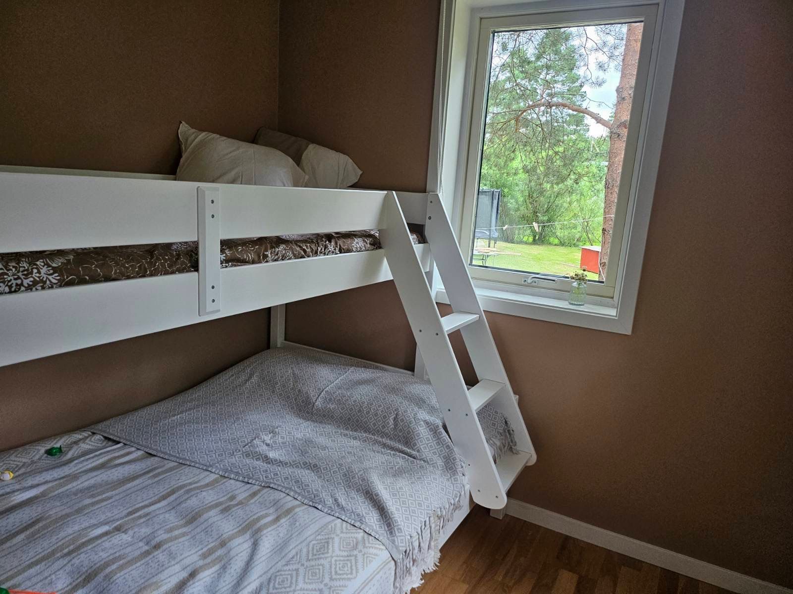 Sommarstuga vid sjön på Vindö – bild 9 av 21